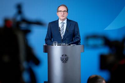 Statement des Bundesinnenminister zum Verbot von 'Muslim Interaktiv'-stock-foto