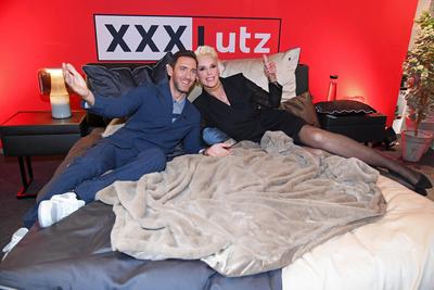 Marcel Remus, Brigitte Nielsen bei der Pr?sentation der Marcel Remus Bettenwarenkollektion Bedtime Stories im Premium-M?-stock-foto