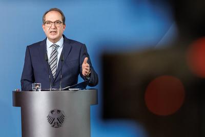 Statement von Bundesinnenminister Alexander Dobrindt-stock-foto