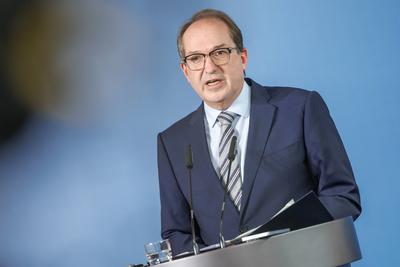 Statement von Bundesinnenminister Alexander Dobrindt-stock-foto