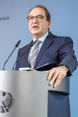 Statement von Bundesinnenminister Alexander Dobrindt-stock-foto