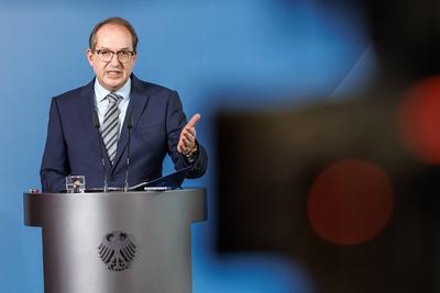 Statement von Bundesinnenminister Alexander Dobrindt-stock-foto