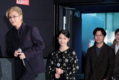 TOKYO, JAPAN - NOVEMBER 04: (L-R) Actor Takanori Iwata, Actress Tamaki Shiratori and actor Kentaro Tamura attend the Q&A-stock-foto