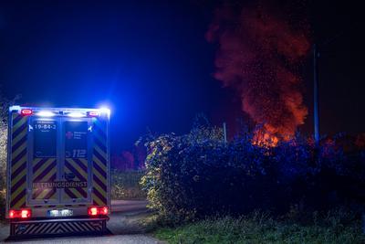 Gro?brand in Lagerhalle eines Baustoffbetriebs in Maintal-Bischofsheim-stock-foto