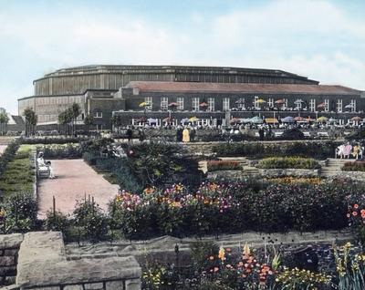 Reise durch das Sauerland Eine Sehensw?rdigkeit in Dortmund ist die Westfalenhalle der gr??te Halle-stock-foto