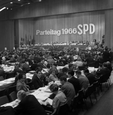 SPD-Parteitag in Dortmund 1966 DEU, Deutschland, Dortmund: Der Parteitag der SPD vom 1.-5-6.1966 in der Dortmund Westfa-stock-foto