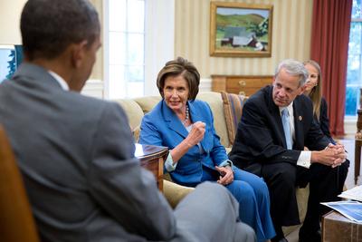 President Barack Obama meets with House Minority Leader Nancy Pelosi, D-Calif. and Democratic Congressional Campaign Com-stock-foto