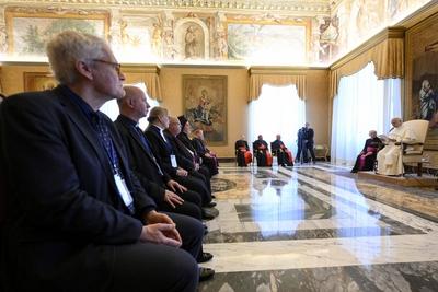 ITALY -  POPE LEO XIV  RECEIVES IN PRIVATE AUDIENCE  MEMEBERS OF THE JOINT COMMITTEE OF THE COUNCIL OF EUROPEAN EPISCOPAL CONFERENCES OF CHRISTIAN CHURCHES IN EUROPE  AT THE VATICAN - 2025/11/06-stock-foto