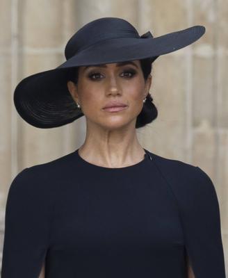 . 19/09/2022. London, United Kingdom. Meghan Markle, the Duchess of Sussex, watches the coffin of Queen Elizabeth II le-stock-foto