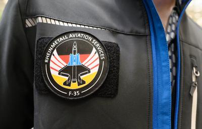 Informationsbesuch von Ministerpr?sident Hendrik W?st MdL anl?sslich des Bauabschlusses in Weeze ? kurz vor dem Produktionsstart" am 1. Juli in Weeze.Begr??ungsworte Hendrik W?st,Armin Papperger, Stephen O?Bryan(Northrop Grumman);-stock-foto