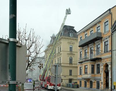 2025 - Dachstuhlbrand am Haus "Esplanade 9" an der Gmundner Esplanade, am 6.11.2025-stock-foto