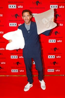 Marcel Remus pr?sentiert seine eigene Bettw?sche-Kollektion bei XXXLutz in N?rnberg-stock-foto