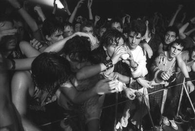 Feature / Symbol: Fans bei Popkonzert 09/85 br?g Fans bei einem Konzert der Band Nena in der Westfalenhalle Dortmund am-stock-foto