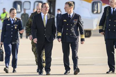 GER, Schoenefeld, arrival of P-8A Poseidon, and press statements at the government terminal of BER, November 7, 2025-stock-foto