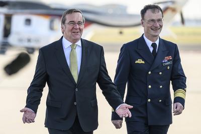 GER, Schoenefeld, arrival of P-8A Poseidon, and press statements at the government terminal of BER, November 7, 2025-stock-foto