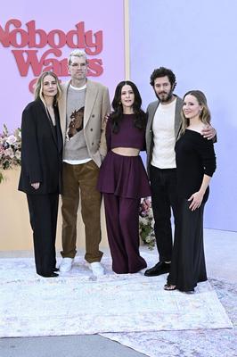 Justine Lupe, Timothy Simons, Jackie Tohn, Adam Brody, Kristen Bell-stock-foto