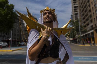 Members of the LGBTIQA+ community participate in the 18th edition of SANTIAGO PARADE through the streets of Santiago de-stock-foto
