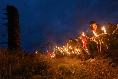 Traditionelle Bergfeuer in Bad Neuenahr Ahrweiler - 08.11.2025.-stock-foto