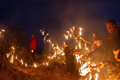 Traditionelle Bergfeuer in Bad Neuenahr Ahrweiler - 08.11.2025.-stock-foto