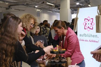 Food Stand auf der Veggie World Messe M?nchen-stock-foto