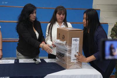 SIMULACRO REFERÉNDUM Y CONSULTA POPULAR-stock-foto