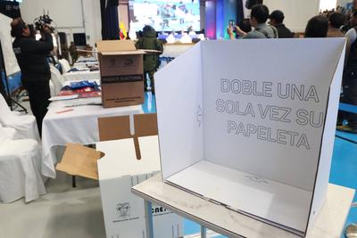 SIMULACRO REFERÉNDUM Y CONSULTA POPULAR-stock-foto