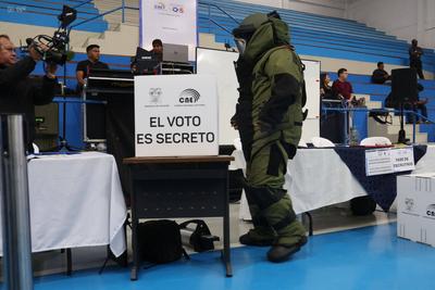 SIMULACRO REFERÉNDUM Y CONSULTA POPULAR-stock-foto