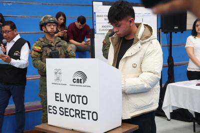 SIMULACRO REFERÉNDUM Y CONSULTA POPULAR-stock-foto