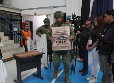 SIMULACRO REFERÉNDUM Y CONSULTA POPULAR-stock-foto