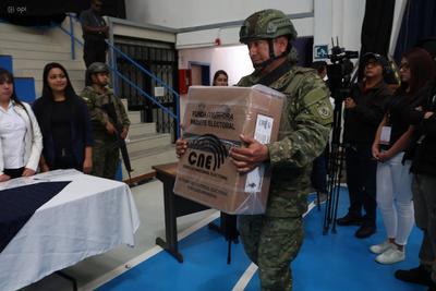 SIMULACRO REFERÉNDUM Y CONSULTA POPULAR-stock-foto