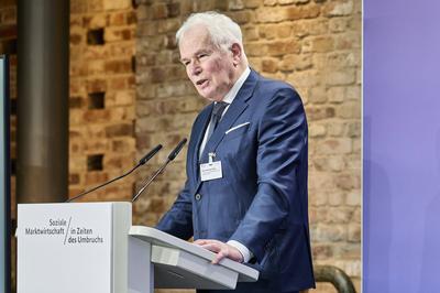 Bernd M.Stock - Symposium Soziale Marktwirtschaft-stock-foto