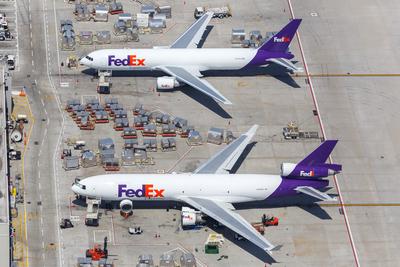 FedEx Express Flugzeuge Flughafen Los Angeles Luftaufnahme Los Angeles, USA - 14. April 2019: Ein McDonnell Douglas MD-1-stock-foto