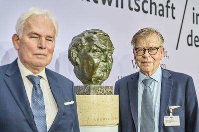 Stock + van Setten - Symposium Soziale Marktwirtschaft-stock-foto