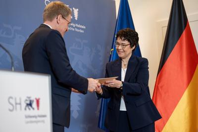 11.11.2025, Kiel, Landesregierung in Schleswig-Holstein. Wechsel an der Spitze von zwei Ministerien. Innenministerin Sab-stock-foto