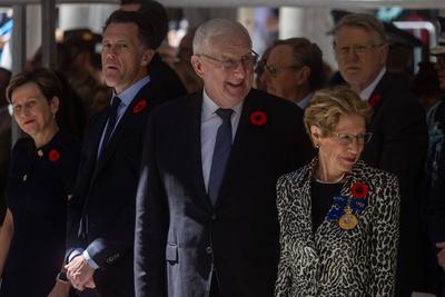 (L-R) Senator Jenny McCallister, NSW Premier Chris Minns and NSW Governor Margaret Beazley during a Remembrance Day serv-stock-foto