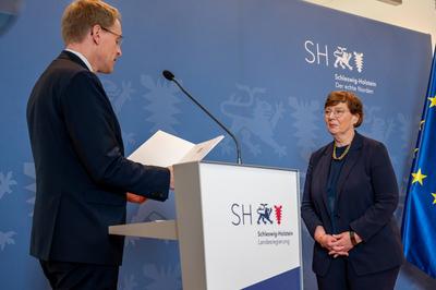 11.11.2025, Kiel, Landesregierung in Schleswig-Holstein. Wechsel an der Spitze von zwei Ministerien. Innenministerin Sab-stock-foto