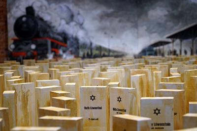 Eine Ausstellung in der evangelischen Kirche Unser Lieben Frauen (ULF) in Bremen erinnert vom 2. bis 21. November 2025 a-stock-foto