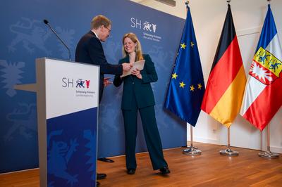 11.11.2025, Kiel, Landesregierung in Schleswig-Holstein. Wechsel an der Spitze von zwei Ministerien. Innenministerin Sab-stock-foto