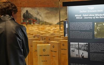 Eine Ausstellung in der evangelischen Kirche Unser Lieben Frauen (ULF) in Bremen erinnert vom 2. bis 21. November 2025 a-stock-foto