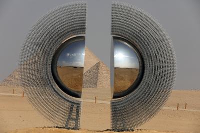 Giza Pyramids, a backdrop for 'Forever Is Now' contemporary art exhibition in EgyptGiza Pyramids, a backdrop for 'Forever Is Now' contemporary art exhibition in Egypt-stock-foto