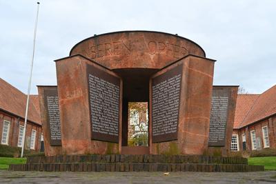 Der Name des Kriegsverbrechers Jakobus Onnen steht auf dem Denkmal in Weener.-stock-foto