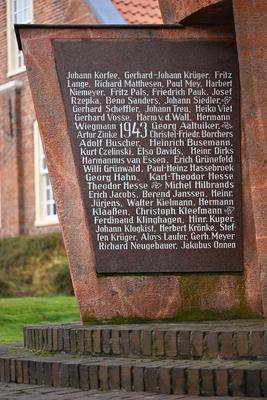 Der Name des Kriegsverbrechers Jakobus Onnen steht auf dem Denkmal in Weener.-stock-foto