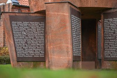 Der Name des Kriegsverbrechers Jakobus Onnen steht auf dem Denkmal in Weener.-stock-foto