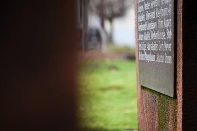 Der Name des Kriegsverbrechers Jakobus Onnen steht auf dem Denkmal in Weener.-stock-foto