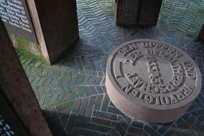 Der Name des Kriegsverbrechers Jakobus Onnen steht auf dem Denkmal in Weener.-stock-foto