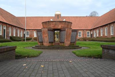 Der Name des Kriegsverbrechers Jakobus Onnen steht auf dem Denkmal in Weener.-stock-foto