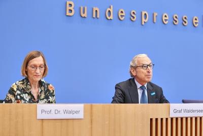 Berlin, Deutschland, 12.11.2025: Bundespressekonferenz: Eine Perspektive f?r jedes Kind. UNICEF-Bericht zur Lage der Kin-stock-foto