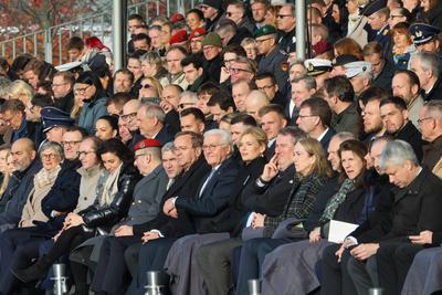 Feierliches Gel?bnis am 70. Gr?ndungstag der Bundeswehr. Ort - Bundesforum Berlin. Ehreng?ste auf der Trib?ne. DEU, Deut-stock-foto