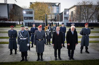 Berlin, Zentralveranstaltung 70 Jahre Bundeswehr-stock-foto
