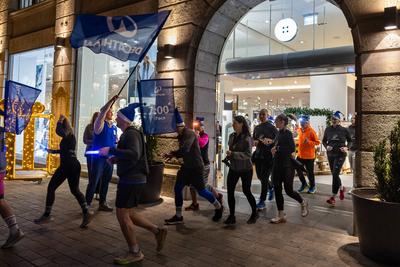 Start des Decathlon Social Run zur Filialer?ffnung, N?rnberg, 13.11.2025-stock-foto